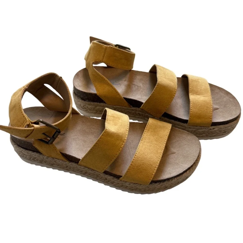 Universal Thread Mustard Yellow Espadrille Platform Sandals Womens Size 7 Buckle